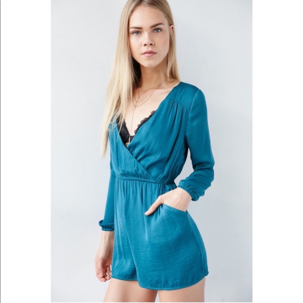 Demy satin long sleeve romper emerald Urban Outfitters size XS